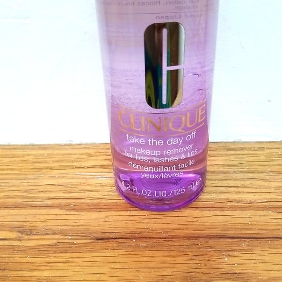 CLINIQUE MAKEUP REMOVER - Picture 2 of 3